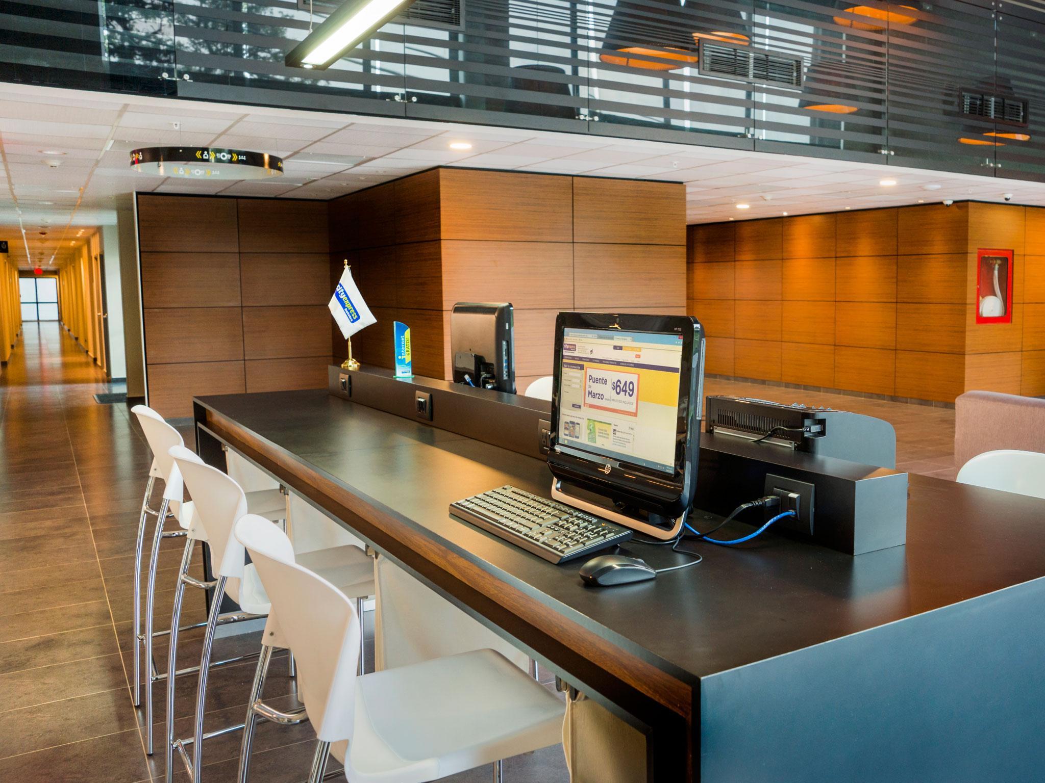 City Express Plus By Marriott Cali Colombia Экстерьер фото
