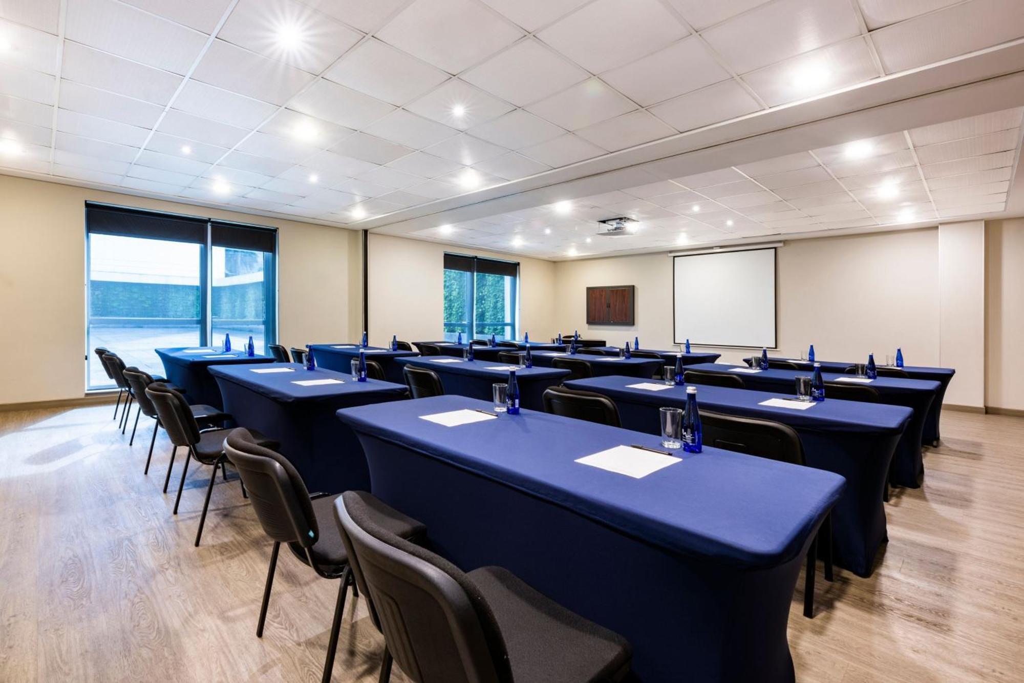 City Express Plus By Marriott Cali Colombia Экстерьер фото