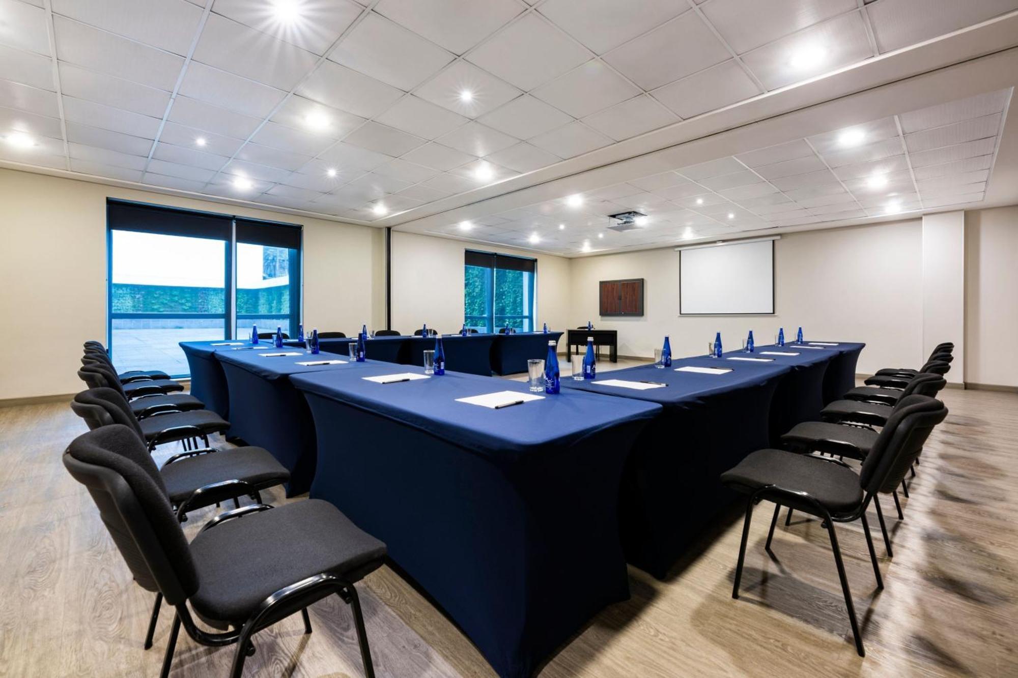 City Express Plus By Marriott Cali Colombia Экстерьер фото