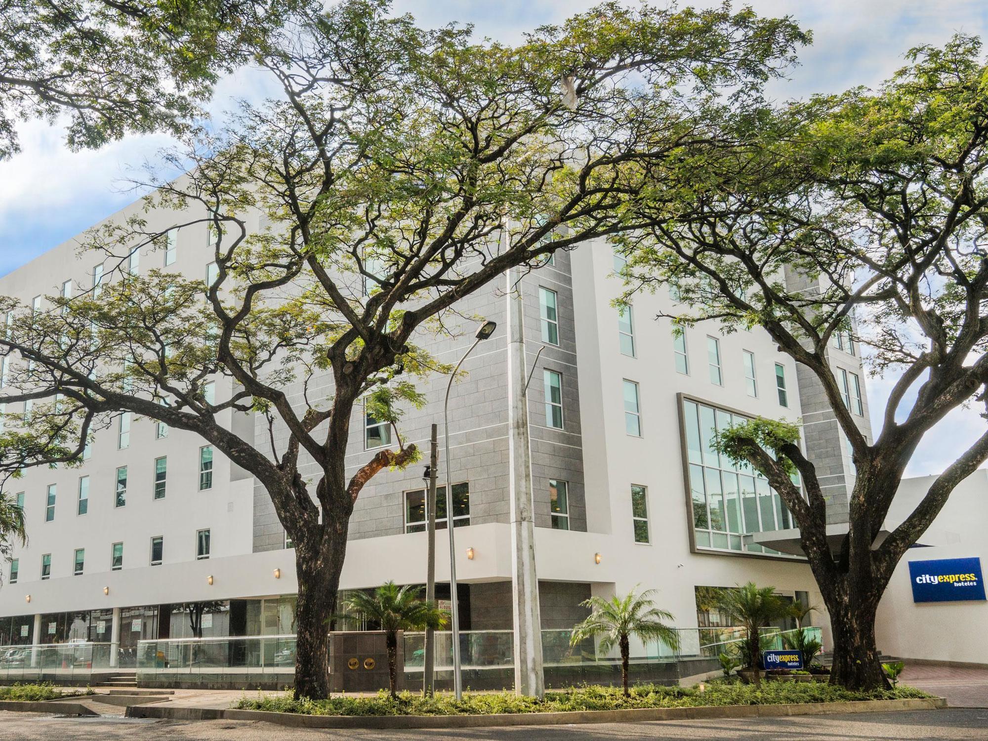 City Express Plus By Marriott Cali Colombia Экстерьер фото
